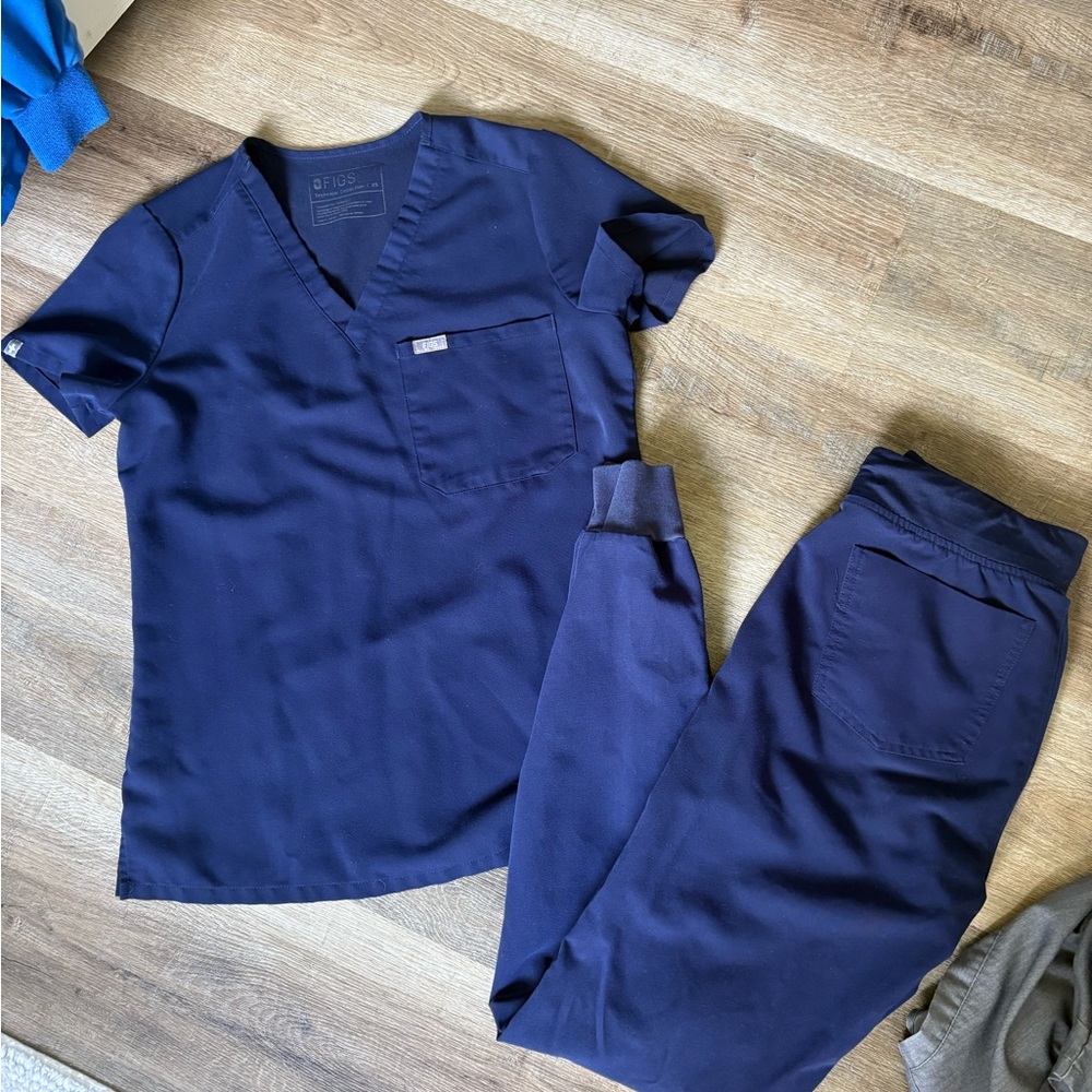 Figs Navy Scrub Top and Jogger Pants Set